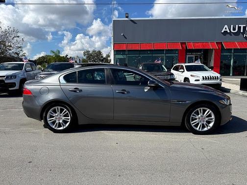 2017 Jaguar XE 25t Premium