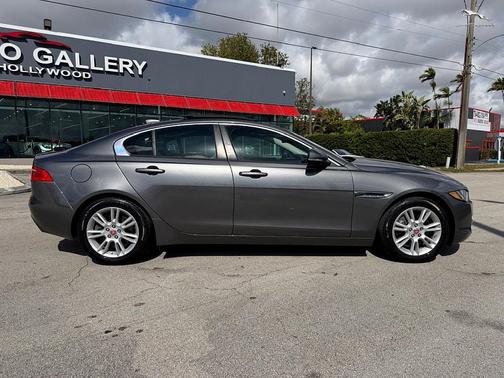 2017 Jaguar XE 25t Premium