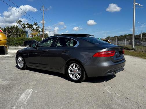 2017 Jaguar XE 25t Premium