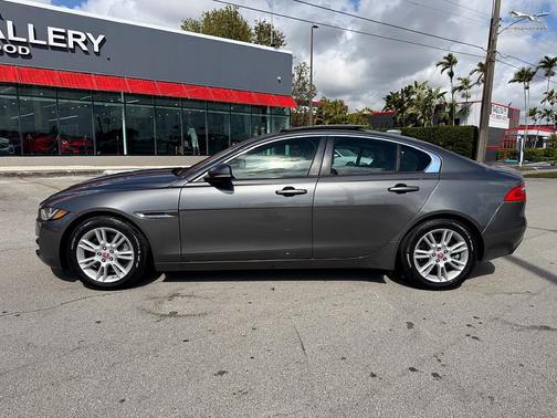 2017 Jaguar XE 25t Premium