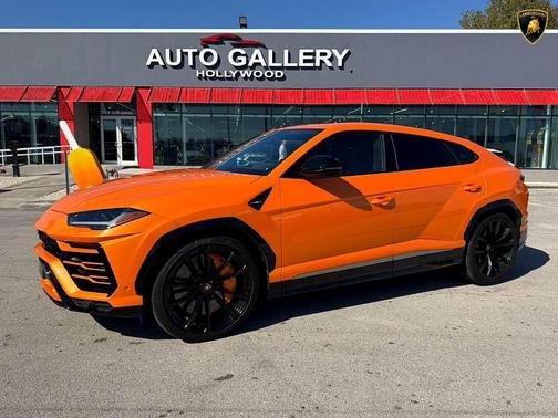 2021 Lamborghini Urus Pearl Capsule