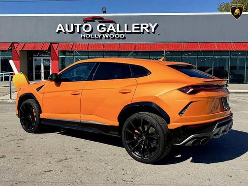 2021 Lamborghini Urus Pearl Capsule