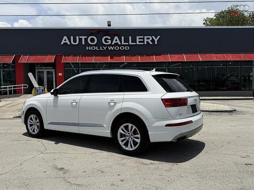 Carrara White 2019 Audi Q7 45 Premium