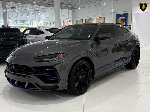 2021 Lamborghini Urus Pearl Capsule