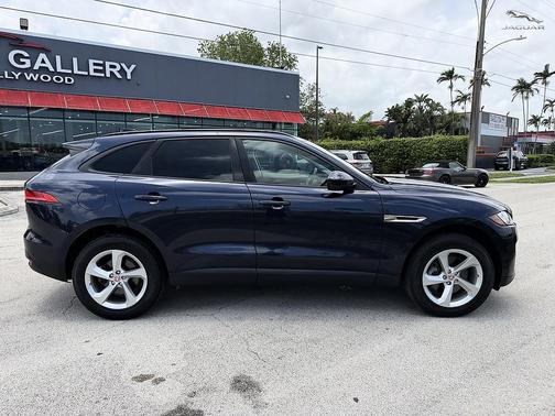Ebony 2017 Jaguar F-PACE 35t Premium
