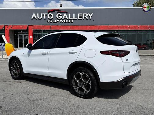 Alfa White 2022 Alfa Romeo Stelvio Ti
