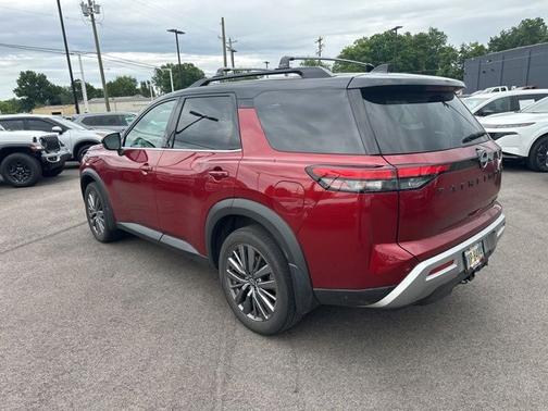 2t Red Blk Roof 2024 Nissan Pathfinder SL