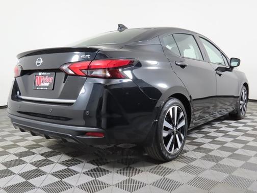 2022 Nissan Versa 1.6 SR