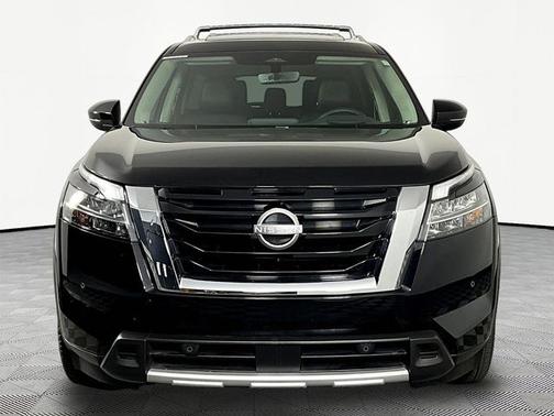 Black 2024 Nissan Pathfinder Platinum