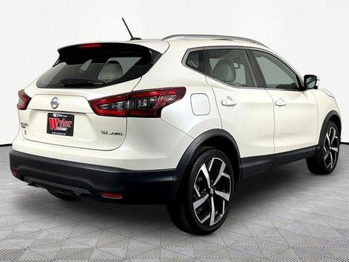 White 2022 Nissan Rogue Sport SL