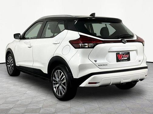 Aspen White / Super Black 2024 Nissan Kicks SV