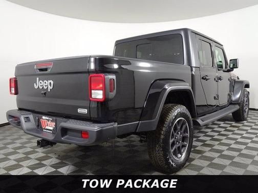 Photo 3 of 32 of 2021 Jeep Gladiator Overland