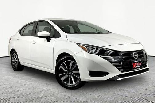 Aspen White 2023 Nissan Versa 1.6 SV