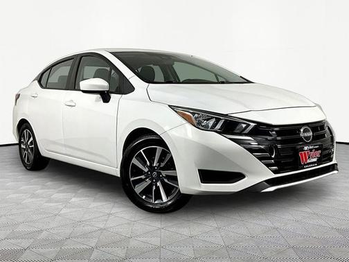 Aspen White 2023 Nissan Versa 1.6 SV