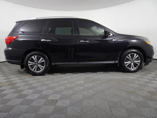 2020 Nissan Pathfinder SV