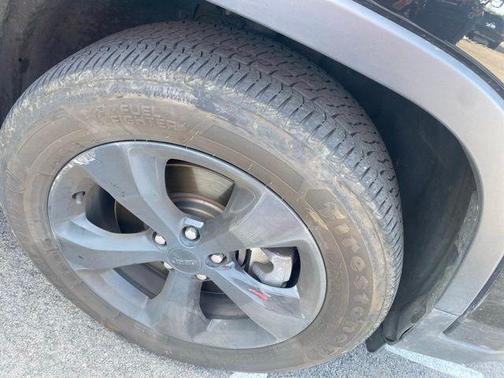 Diamond Black 2019 Jeep Cherokee Latitude Plus