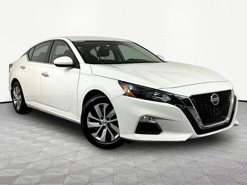 Glacier White 2022 Nissan Altima 2.5 S