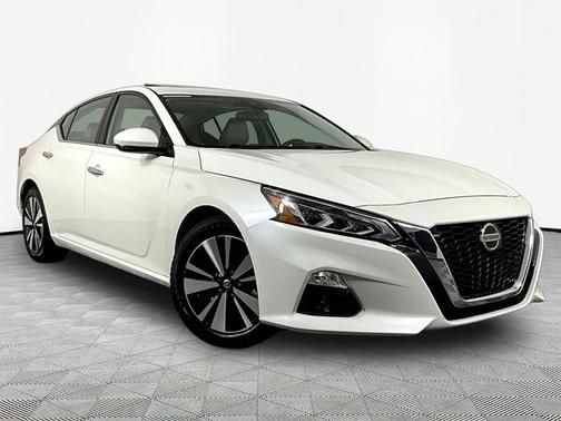 White 2021 Nissan Altima 2.5 SL