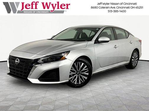 Brilliant Silver Metallic 2023 Nissan Altima 2.5 SV