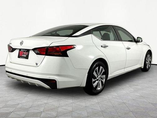 Glacier White 2022 Nissan Altima 2.5 S