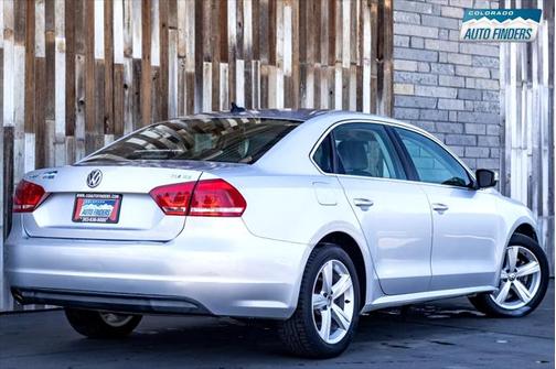 2013 Volkswagen Passat 2.0 TDI SE w/ Sunroof
