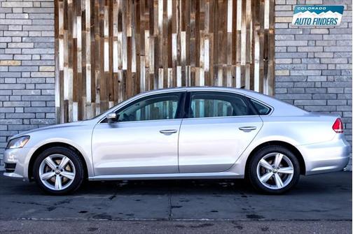 2013 Volkswagen Passat 2.0 TDI SE w/ Sunroof