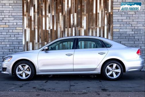 2013 Volkswagen Passat 2.0 TDI SE w/ Sunroof