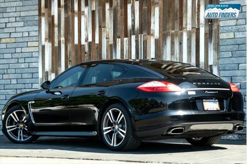 2013 Porsche Panamera 4 Platinum Edition