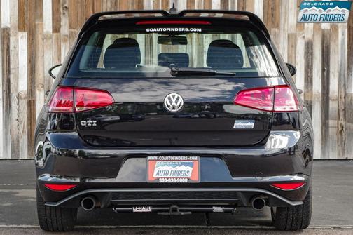 Deep Black Pearl 2015 Volkswagen Golf GTI 2.0T S 4-Door