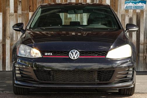 Deep Black Pearl 2015 Volkswagen Golf GTI 2.0T S 4-Door