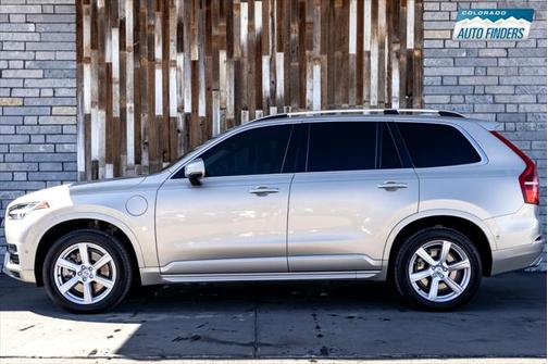 2016 Volvo XC90 Hybrid T8 Momentum