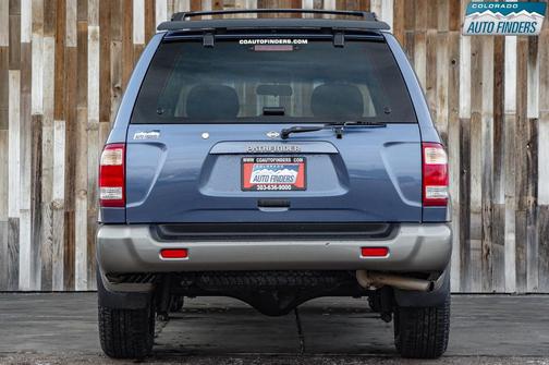 1999 Nissan Pathfinder LE