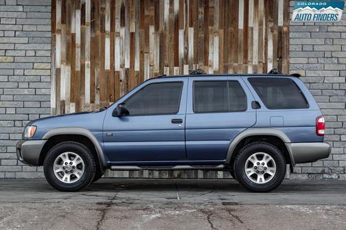 1999 Nissan Pathfinder LE