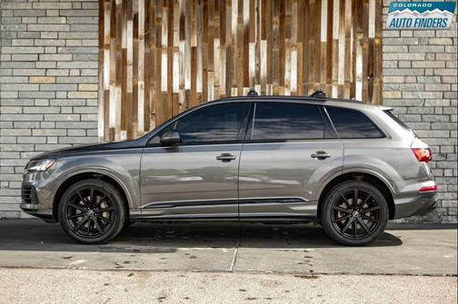 Mythos Black Metallic 2022 Audi Q7 55 Premium Plus