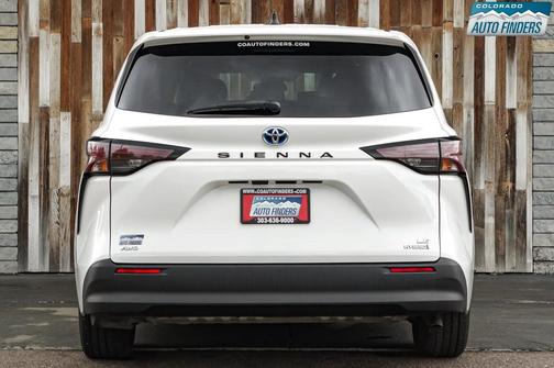 Ice Cap 2024 Toyota Sienna LE