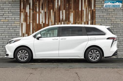 Ice Cap 2024 Toyota Sienna LE