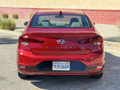 2019 Hyundai ELANTRA SEL