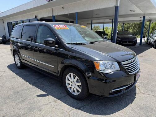 2016 Chrysler Town & Country Touring