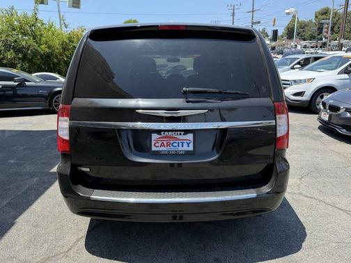 2016 Chrysler Town & Country Touring