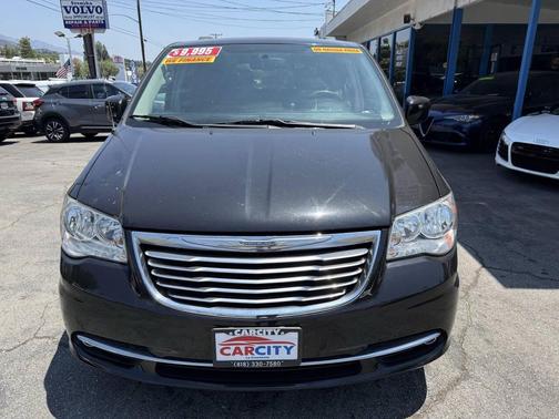 2016 Chrysler Town & Country Touring