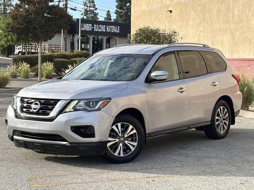 2017 Nissan Pathfinder S