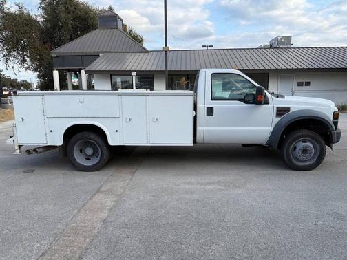 2009 Ford F-450 4X2 2dr Regular Cab 140.8 200.8 in. WB