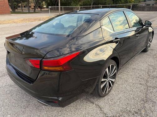 2021 Nissan Altima SR FWD