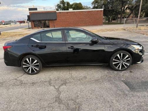 2021 Nissan Altima SR FWD