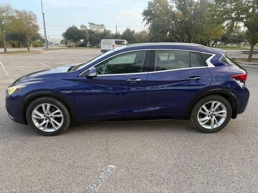 2018 INFINITI QX30 Premium