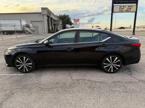 2021 Nissan Altima SR FWD