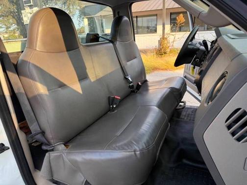 2009 Ford F-450 4X2 2dr Regular Cab 140.8 200.8 in. WB