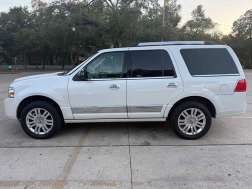 2014 Lincoln Navigator Base