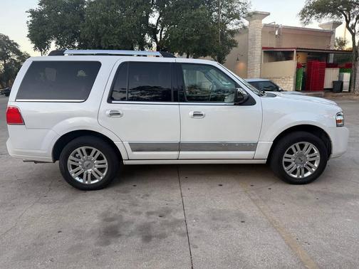 2014 Lincoln Navigator Base
