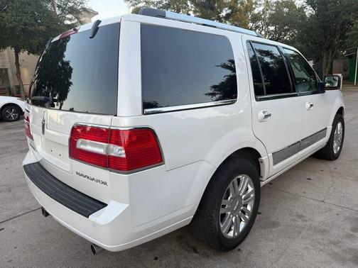 2014 Lincoln Navigator Base